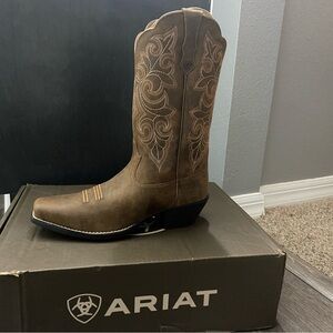 Women’s Ariat boots NWT